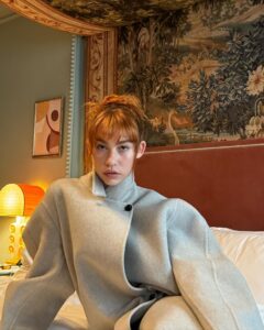 Greta Fernández Instagram - muy atenta siempre @loewe ❣️ thankyou always for having me @jonathan.anderson
