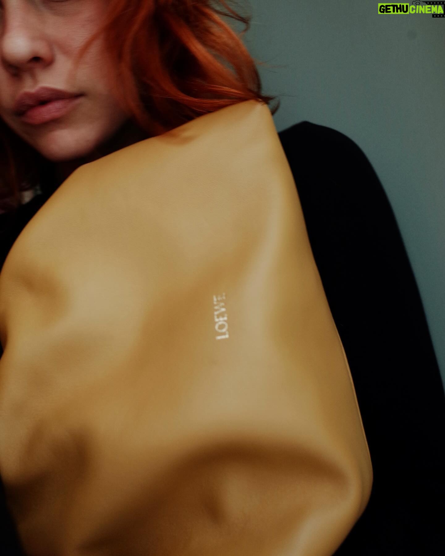 Greta Fernández Instagram - This is @LOEWE