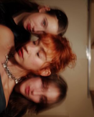 Greta Fernández Instagram - 💔🧚🏼‍♀️🩸❣️ 
feliz año:)