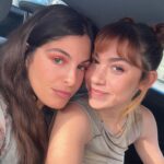 Greta Fernández Instagram – hoy me han dado un premio bonito 🤍 
gracias @mujerhoy :) 
y gracias a mis mujeres @mesalafilms 
y a la mujer más bella por acompañarme  @laracostanetto 🤍

y gracias siempre @palomawool 

styled by @marcforne assisted by @gabrielaalvaradosandoval 💔
muah @raquelcostales_  @chanel.beauty