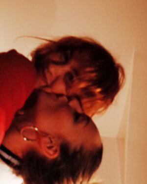 Greta Fernández Instagram - 💔🧚🏼‍♀️🩸❣️ 
feliz año:)