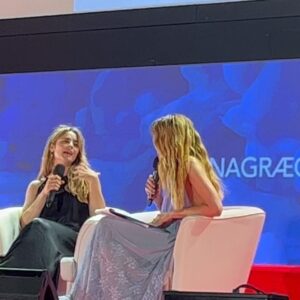 Greta Scarano Instagram - Ieri sera ho presentato il mio corto Feliz Navidad al @magnagraeciafilmfestival totalmente fuori stagione!🎄Ma è stato bello lo stesso 💘 grazie @gianvito_casadonte per l’invito e il sostegno since 2015 💕💚💕