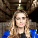 Greta Scarano Instagram – Oggi è la #giornatamondialedelrifugiato ed è un’occasione per condividere le storie delle persone che sono dovute fuggire dal proprio paese. 
Ho passato il mio telefono a Mikhail, un ragazzo scappato dalla guerra in Siria che oggi vive e studia a Torino. 
Mikhail dice una cosa veramente emozionante: non ha scelto di diventare un rifugiato, quello che gli dà speranza sono i suoi sogni, perché quelli invece li ha scelti lui ❤️ E se riuscirà a realizzarli, diventeranno la sua casa, la sua ancora nella tempesta. 
Sono felice di celebrare questa giornata insieme a UNHCR che é al fianco di persone come Mikhail.