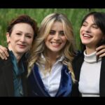 Greta Scarano Instagram – É stato un viaggio bellissimo. Ed è sconcertante quanto questa serie sia così drammaticamente attuale. Grazie a tutte le persone che l’hanno pensata, voluta e realizzata. E grazie a tutti i miei compagni di viaggio che è stato davvero meraviglioso. Grazie soprattutto a Donatella.