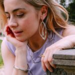 Greta Scarano Instagram - Grazie @pianegonda.jewelry per questi due giorni di natura e bellezza 🍃🌷🍃 #pianegondajewelry #ad