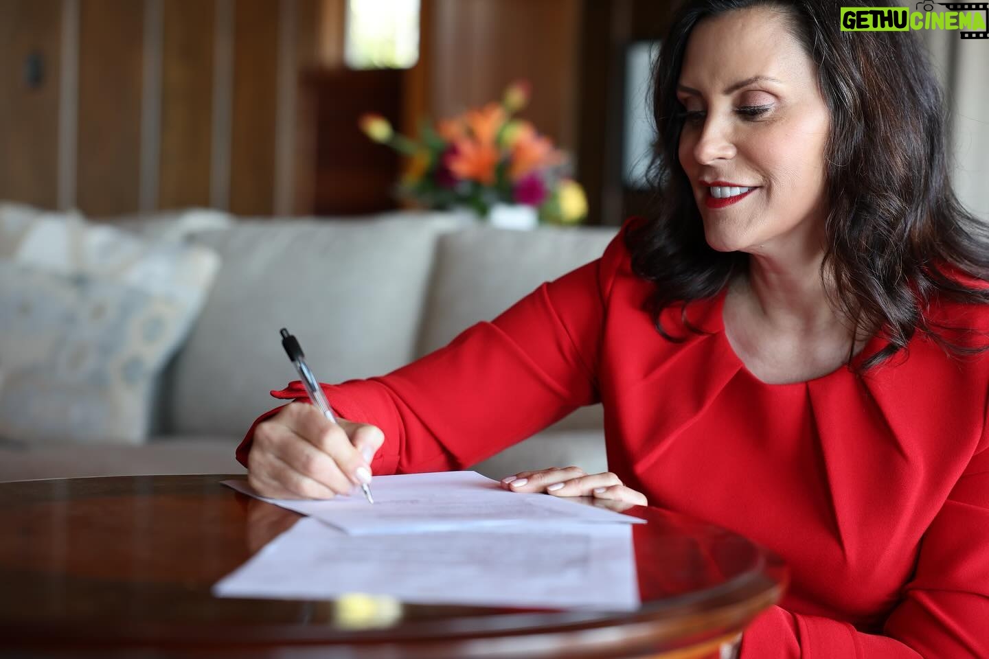 Gretchen Whitmer Instagram - And that’s a wrap! #MPC24 is in the books. Let’s hear it for the @detroitchamber for organizing an amazing event 🙌 Now let’s roll up our sleeves and work toward building Michigan’s future, together.