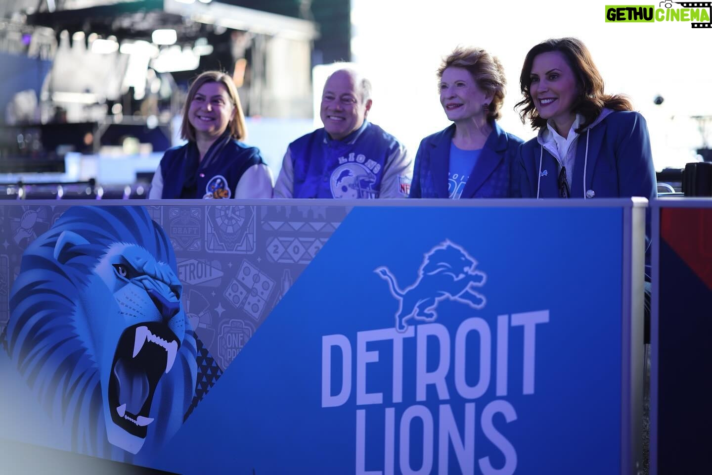 Gretchen Whitmer Instagram - The stage is set and it’s down to the finishing touches here in Detroit for the #NFLDraft. Just a few hours left until the draft begins.