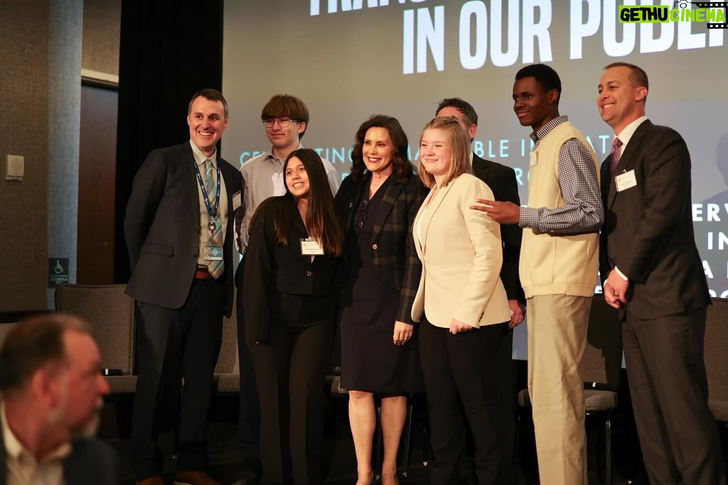 Gretchen Whitmer Instagram - 🎓 With the Michigan Guarantee, we’ve got your back! Education uplifts students, teaching them new skills, fostering curiosity, and helping them achieve their dreams. Let’s ensure more students have access to these life-changing opportunities, from pre-K through postsecondary.