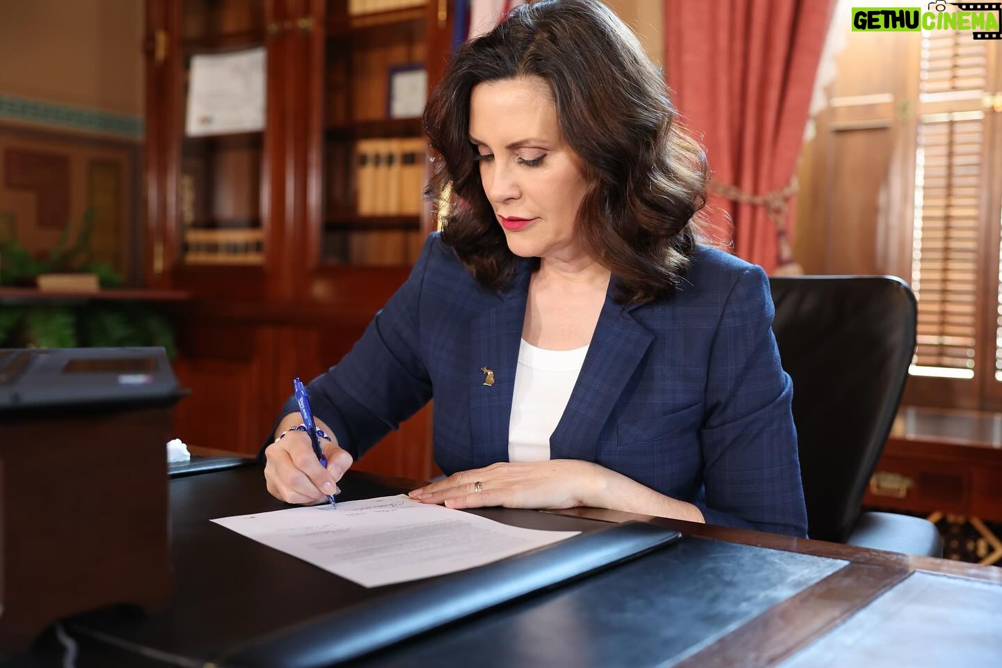 Gretchen Whitmer Instagram - Today’s commonsense, bipartisan bills will improve health care licensing and protect critical funding for our courts. Let’s continue delivering on the issues that make a real difference in people’s lives. Let’s keep working together to build a brighter, safer future for Michigan.