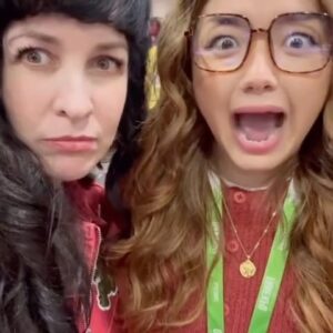 Grey DeLisle Instagram - AZULA x2 ❤️‍🔥❤️‍🔥 @greydelisle #azula #atla #avatarthelastairbender @avatarnetflix 

Such an honor getting to finally meet the legendary @greydelisle !!! She is the MOTHER of so many iconic voices that raised me. We’ve defeated you for all time! You will never rise from the ashes of your shame and humiliation!! ⚡️⚡️