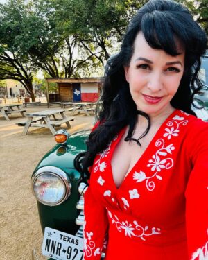 Grey DeLisle Instagram - #Texas ain’t half bad if you’re too old to get knocked-up! 💙❤️🤍