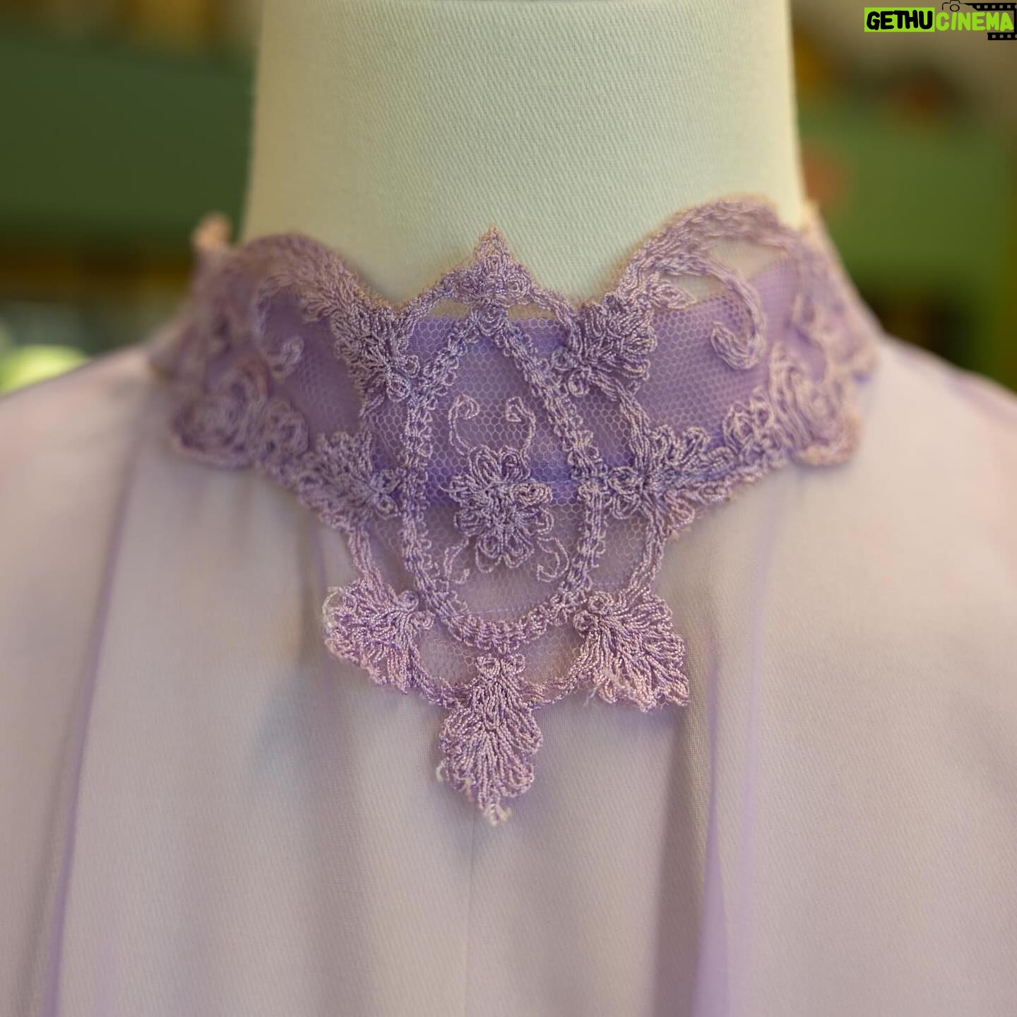 Grey DeLisle - 870 Likes - **SOLD**
Exceptional Ethereal Lavender Dance Goddess Gown
$125 shipped to Anywhere, USA
Size: Approximately a modern size 6
Stunning 1970’s vintage draped chiffon goddess dress crafted from sheer poly chiffon over solid crepe. Crocheted floral appliqués. Zips up the back.
Note: This is a true lavender. It looks different from photo to photo depending on the light, but definitely lavender and not periwinkle or pink.
Label: ‘Dance Allure’
Overall length: 54-1/2
Bust: Approximate: 34-36”
Waist: 27-28”
Hips: free
#lavender #goddess #70s #vintage #dance #greydelisle