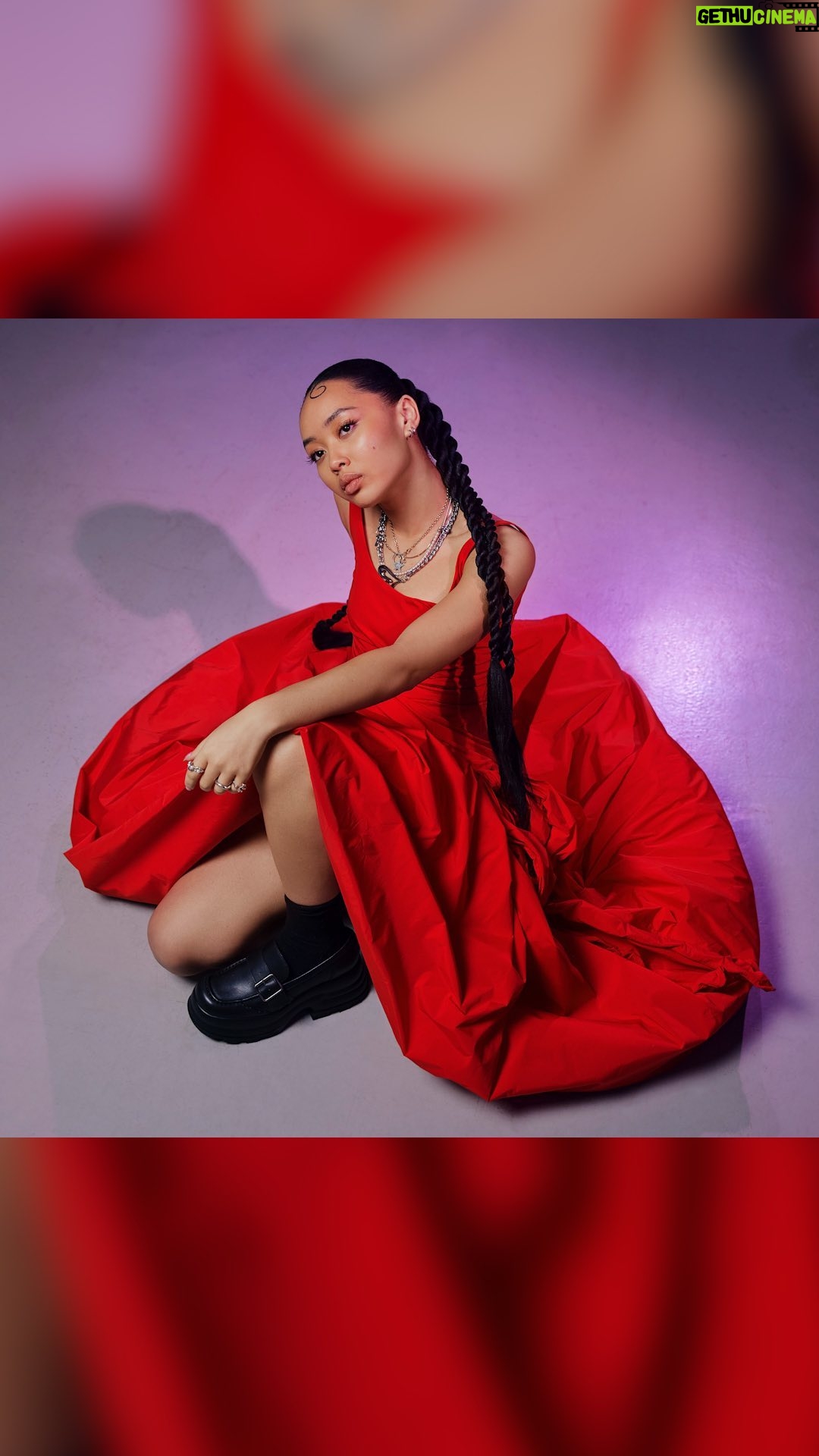 Griff Instagram - @wiffygriffy is in her dancer era. She performed her latest track, “Miss Me Too,” for #AppleMusicSessions London.