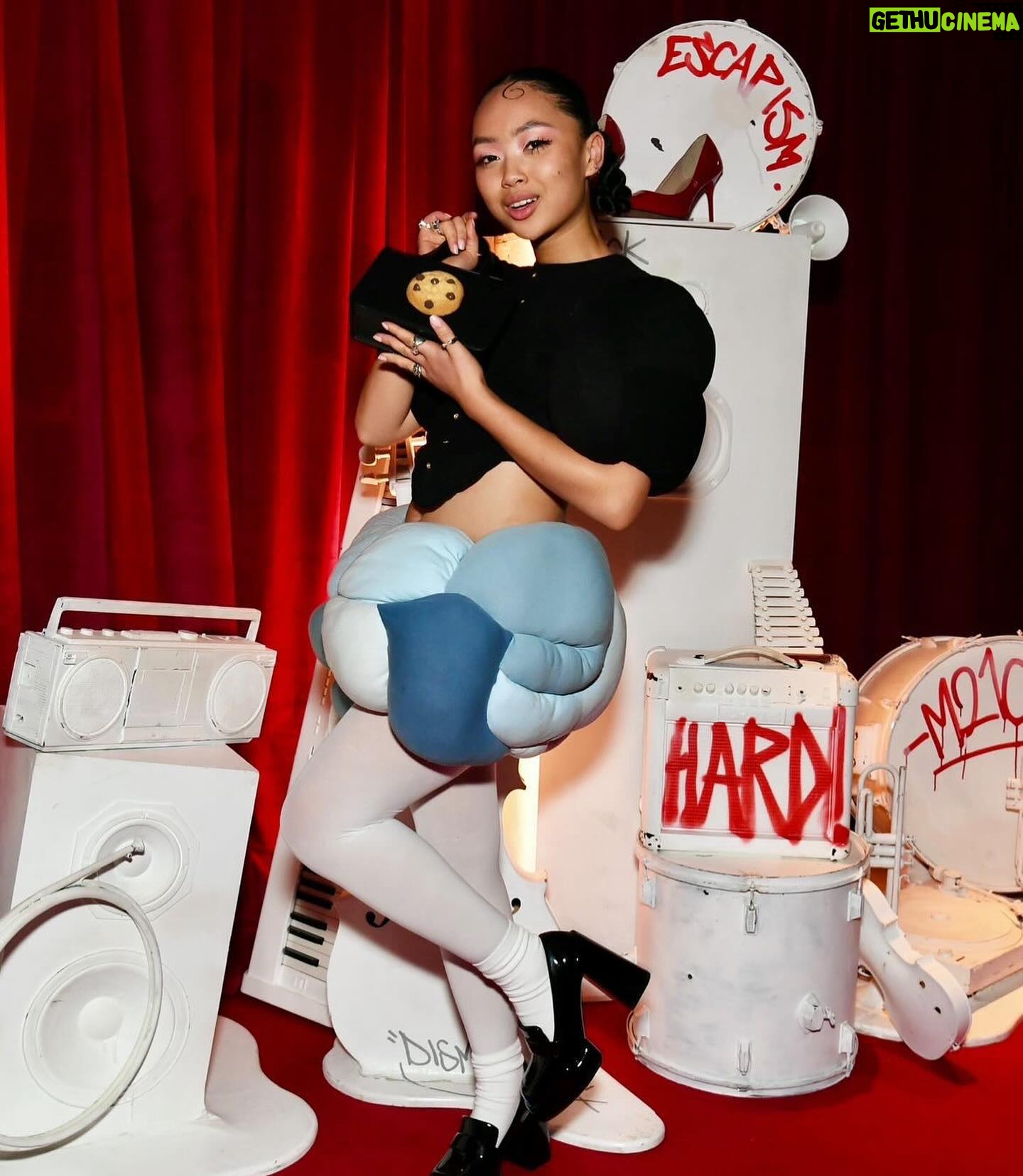 Griff Instagram - Brits !! Queen raye !! Cookie bag !! 2 looks cus I couldn’t choose 1 xxx