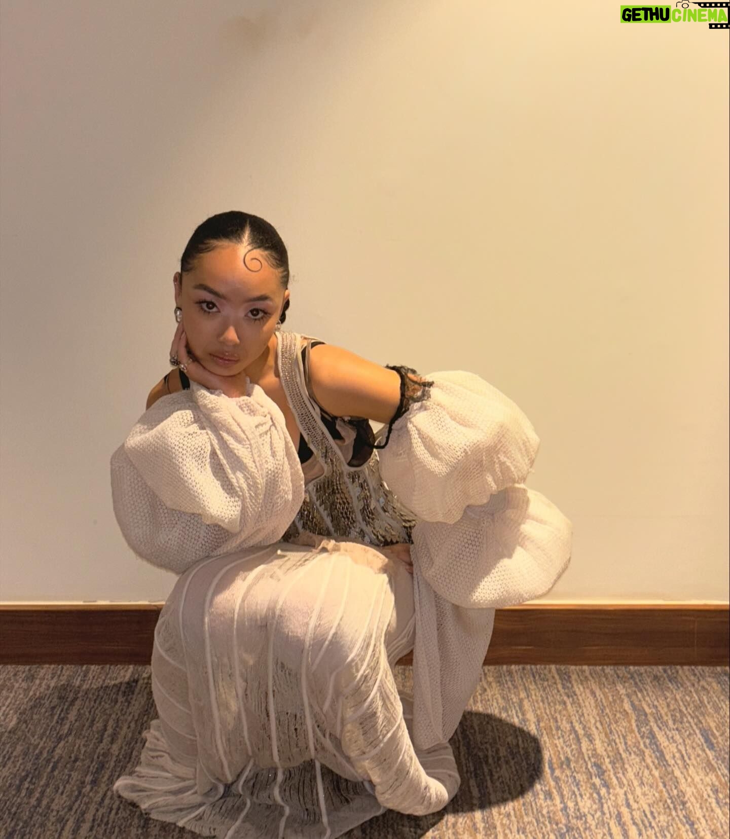 Griff Instagram - Brits !! Queen raye !! Cookie bag !! 2 looks cus I couldn’t choose 1 xxx