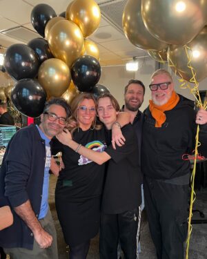 Gry Forssell Instagram - Oj vilken härlig morgon när vi firat Grys 50-årsdag!! Så många fina vänner som överraskat i studion och så många fina hälsningar som skickats in. Åter igen, grattisgrattisgrattis @gryforssell !! 🥰❤️

Kika i vår ”Gry 50” highligt om ni vill se mer från dagen! Ni kan även lyssna en gång till på dagens program via länken i bio 🎉🥂