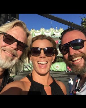 Gry Forssell Instagram - TUTA! 🎡🎠 De enorma mängder KUL vi har haft tillsammans genom årtionden är något jag är så otroligt tacksam och glad för. Oavsett om det är på jobbet eller fritiden så är du alltid generös, omtänksam, rolig, snäll …och nu också skitgammal. 🤣😅😍❤️ Stort STORT grattis på födelsedagen finaste HvZ. Detta skall firas!!