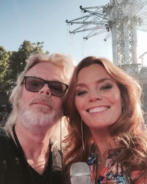Gry Forssell Instagram - TUTA! 🎡🎠 De enorma mängder KUL vi har haft tillsammans genom årtionden är något jag är så otroligt tacksam och glad för. Oavsett om det är på jobbet eller fritiden så är du alltid generös, omtänksam, rolig, snäll …och nu också skitgammal. 🤣😅😍❤️ Stort STORT grattis på födelsedagen finaste HvZ. Detta skall firas!!