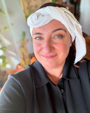 Gülçin Kültür Şahin Instagram - Güneş gördün çek ☀️ #haftalıkselfieraporum güneşin hakkını verdiğimi söylüyor 🤳🙋🏻‍♀️