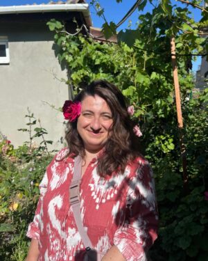 Gülçin Kültür Şahin Instagram - Favori gömleğim, bahar, dalında daha güzel olan gül 🌹🌸🌼