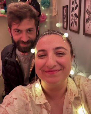 Gülçin Kültür Şahin Instagram - Nuran 🙋🏻‍♀️ 

-Son çekim günü hiç duygulanmadım diye atıp tuttuklarım iyi ki bu satırları yazarken beni görmüyor-

Of 🥹 #ömer #herkesiçokseviyorum