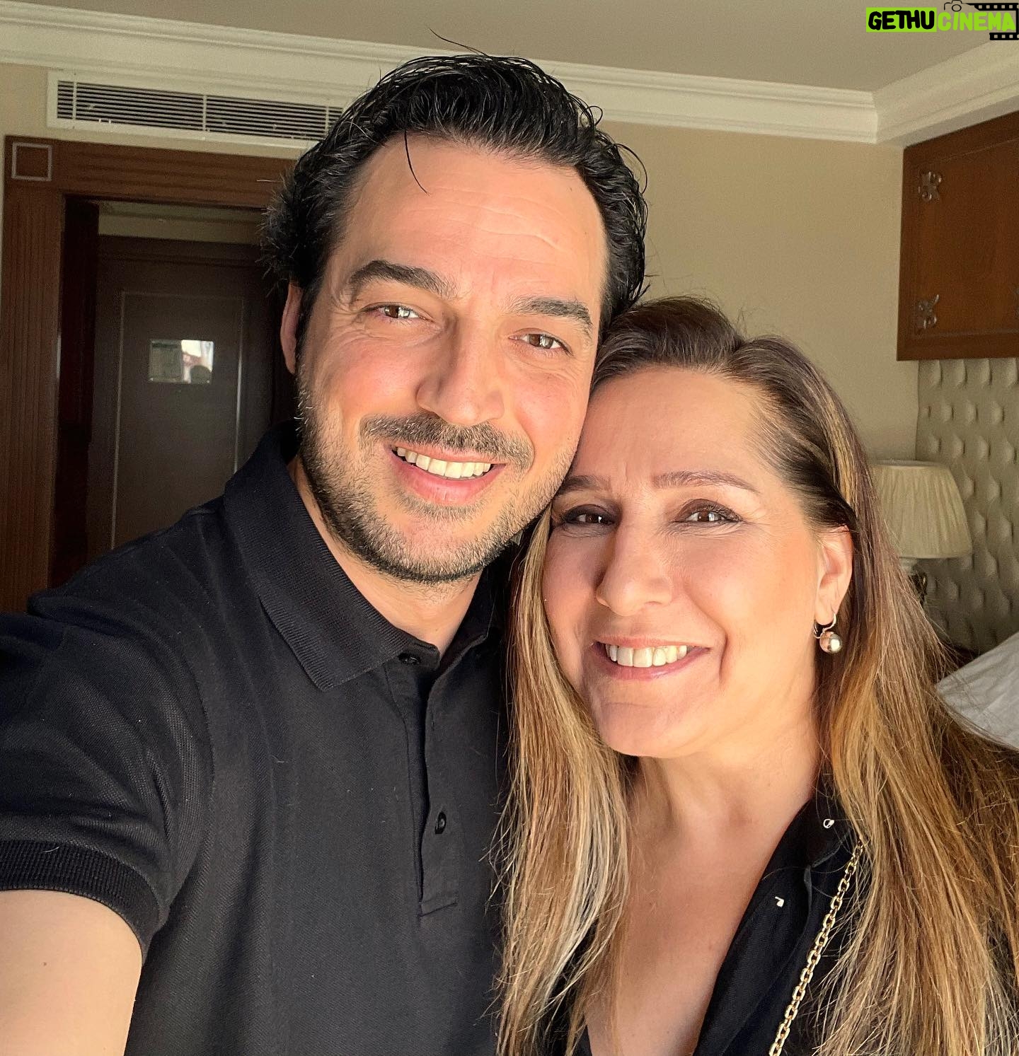 Gülhan Tekin - 3K Likes - ♾️ ♥️♾️
30.05.2015
#evlilikyıldönümü #anniversary