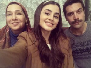 Gülhan Tekin Instagram - Hazalımla Cihatımla dış gece keyfi 🤩
#gönüldağı