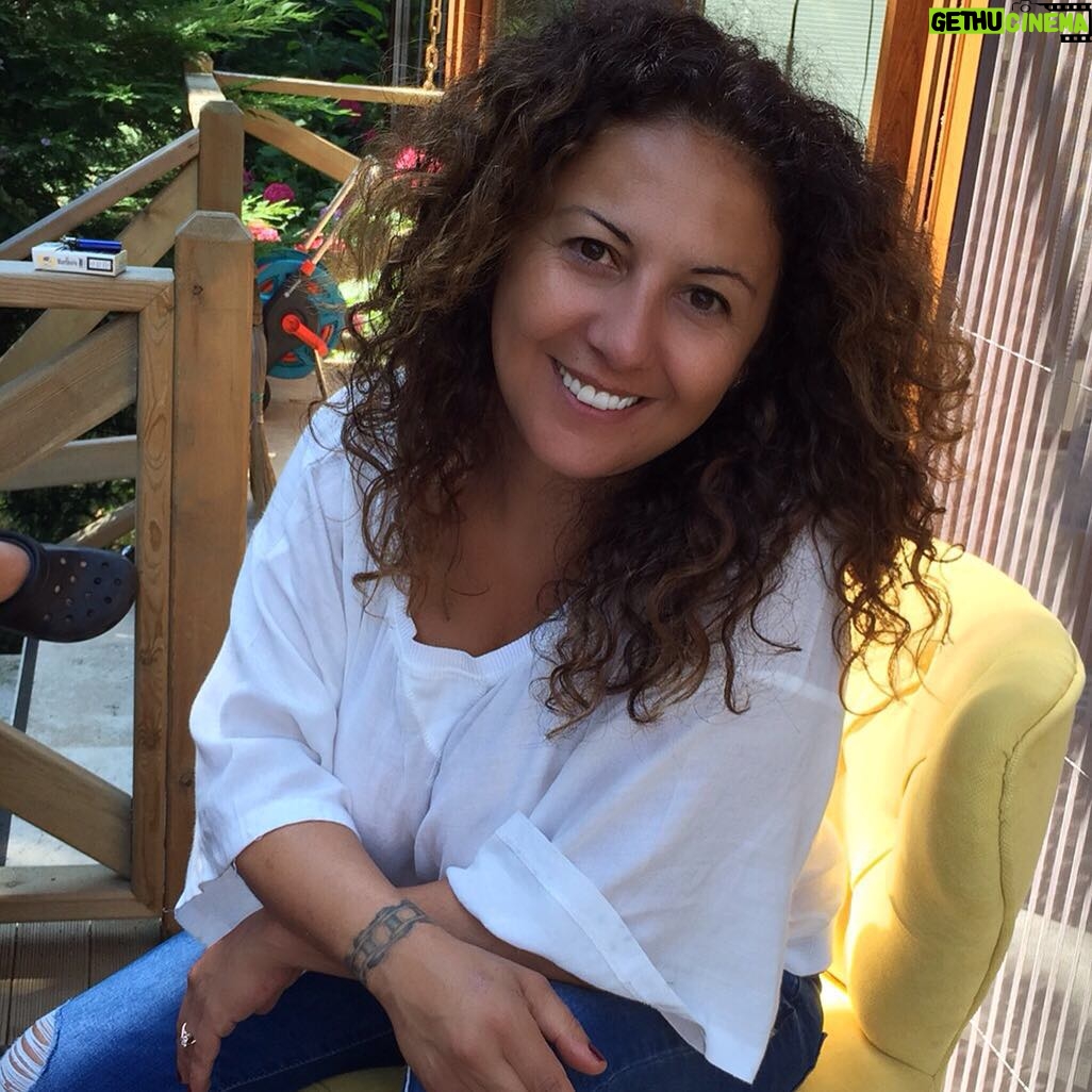 Günay Karacaoğlu - 1.8K Likes - Icimiz disimiz bir olsun,hep bayram gibi selamlasalim,sanalim ki hep bayram,dodarmayalim,sevelim sevilelim..