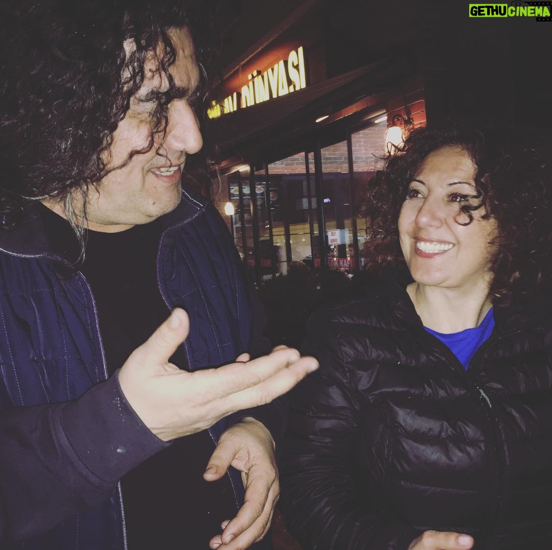 Günay Karacaoğlu - 793 Likes - Harunum antakyalım...elleri kolları boyalım,kimse bilmez yaptıklarını,baba sahnede emeği kıymetli kendi güzel,gülü en güzel...