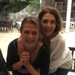 Güneş Hayat Instagram - Canım annem, güzel annem😍 Birlikte büyüdüğüm, arkadaşım, kardeşim, candaşım, annecimmmm😍❤️