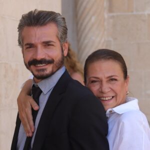 Güneş Hayat Instagram - Bu akşam 20.00 @atvturkiye de buluşmak üzere🦋❤️
#hercaidizi #miayapim #atv 
@hercaidizi @mia_yapim