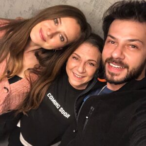 Güneş Hayat Instagram - Çok sevgi, çok muhabbet, çok saygı, çok olan her şeyi içerir bu iki can hayatımda... İyi ki... Yolları açık, biliyorum... Her şey çok güzel olacak🙏❤️ İyi ki tanıştık, iyi ki çalıştık, bana can oldular, yoldaş oldular🙏 Güzel yürekleri daima güzelliklere yolculasın🙏❤️🧿 Çok seviyorum🥰 Her daim birlikte🙏❤️🧿