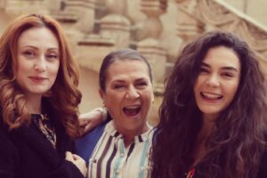 Güneş Hayat Instagram - #tbt Özlenenlerde bugün😍 #hercai #gülçinsantırcıoğlu #ebruşahin #vetümekip❤️