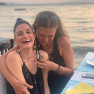 Güneş Hayat Instagram - Canım Jehan❤️🧿 Canım @jehanintakilari 😍 Çok beğendim dedim, ikiletmedi, güzel elceğizleriyle yaptı, boynuma taktı🙏❤️ Emeğine sağlık🙏🌸 Çok seviyom kız seni🥰
#jehanbarbur #gümüşlük #mutluluk