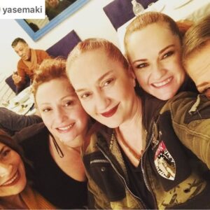 Güneş Hayat Instagram - #Repost from @yasemaki (@repost_media_app)
Loçkalar gecesi 🎉🎉🎉😘😘 @yesimguloffical @ozlemakinozu @guneshayat @gulcinsant #keyif #dostluk #istanbul ❤️🧿