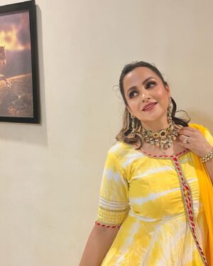 Gurdeep Kohli Instagram - Yellow everyone…. ⭐️🌙🌜🌝⭐️🌞🌻 outfit @lavanyathelabel 
Jewellery - @shagnaofficial ×  @mediatribe.in
@stylebyriyajn
Represented by @silverbell.networks
