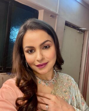 Gurdeep Kohli Instagram - #Bhoomi says a big thankyou for pouring out so much love for Vanshaj ….keep watching at 10 pm Vanshaj Mon -sat  only on @sonysab 
#10matlabvanshaj #actorslife🎬 #familydrama @swastikproductions