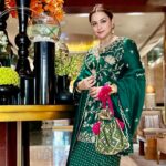 Gurdeep Kohli Instagram – Desi Emerald vibes….
Reveling in this beautiful ensemble from @bhartis_mumbai 
The moment of royalty❤️❤️❤️🌈
#indianwear #indianweddings #hararang💚 #punjabikudi😍 #fashion