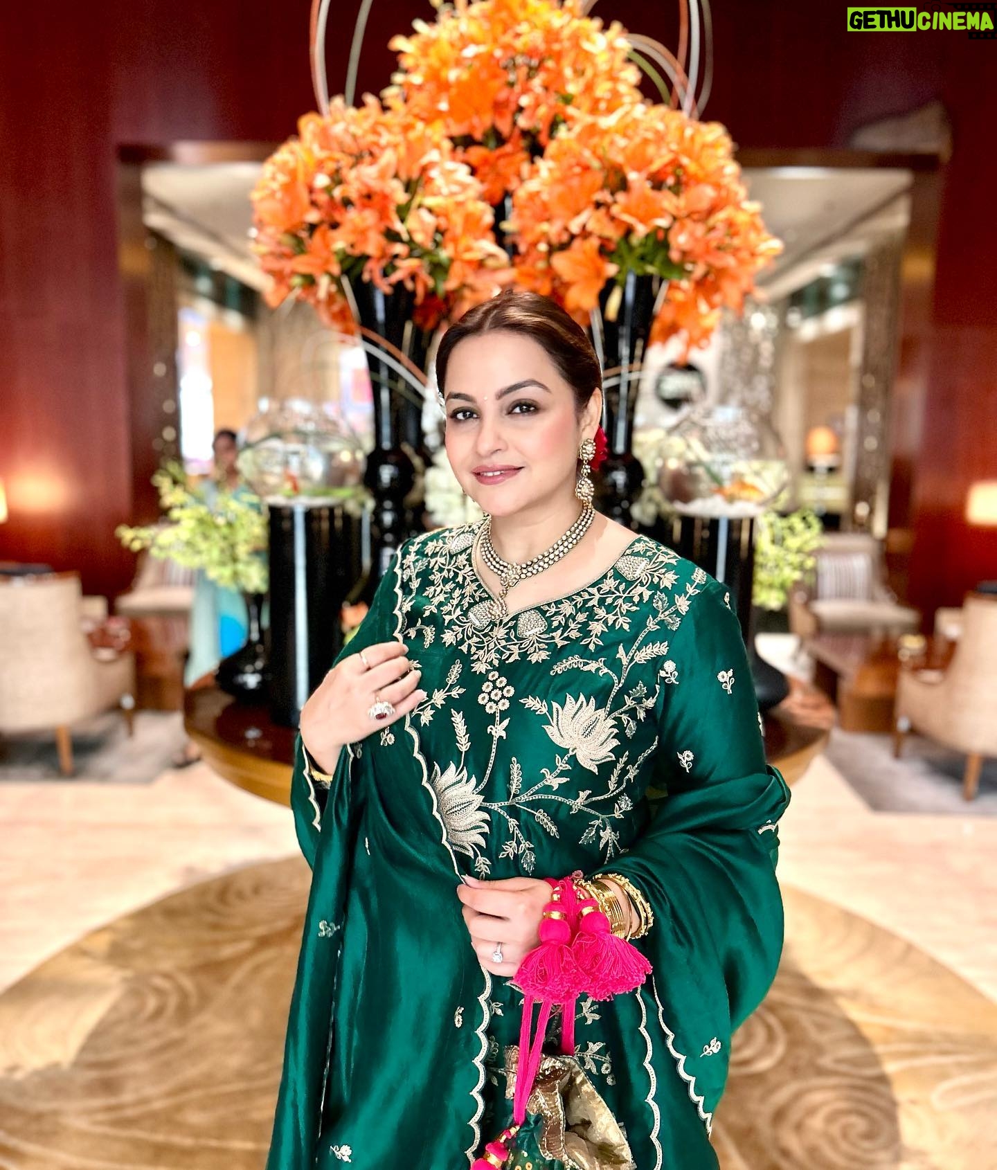 Gurdeep Kohli Instagram - Desi Emerald vibes.... Reveling in this beautiful ensemble from @bhartis_mumbai The moment of royalty❤️❤️❤️🌈 #indianwear #indianweddings #hararang💚 #punjabikudi😍 #fashion