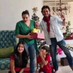 Gurdeep Kohli Instagram - Merry Christmas everyone. 🎅🌲from us to you. Love & Light always❤️ @meherpunjj #arjunpunjj #gurdippunjj