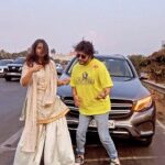 Gurdeep Kohli Instagram - When stuck in traffic🙄🙄 Bas sabka chalta rahe aur 2023 mein Badta rahe🥳🥳 Baaki sab theek??? #pagalpantibhijarurihai😝 #longdrive🚗 #familygoals #reels #arjunpunjj #gurdippunjj @meherpunjj #mahirpunjj