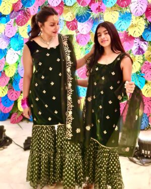 Gurdeep Kohli Instagram - Twining or Matching Matching 
It's fun dressing up with my bestie😘😘
@meherpunjj 
We love our sharara sets @monkandmei
#dressupgoals😍 #motherndaughterduo😍 #indianweardesigns #designerwear