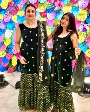 Gurdeep Kohli Instagram - Twining or Matching Matching 
It's fun dressing up with my bestie😘😘
@meherpunjj 
We love our sharara sets @monkandmei
#dressupgoals😍 #motherndaughterduo😍 #indianweardesigns #designerwear