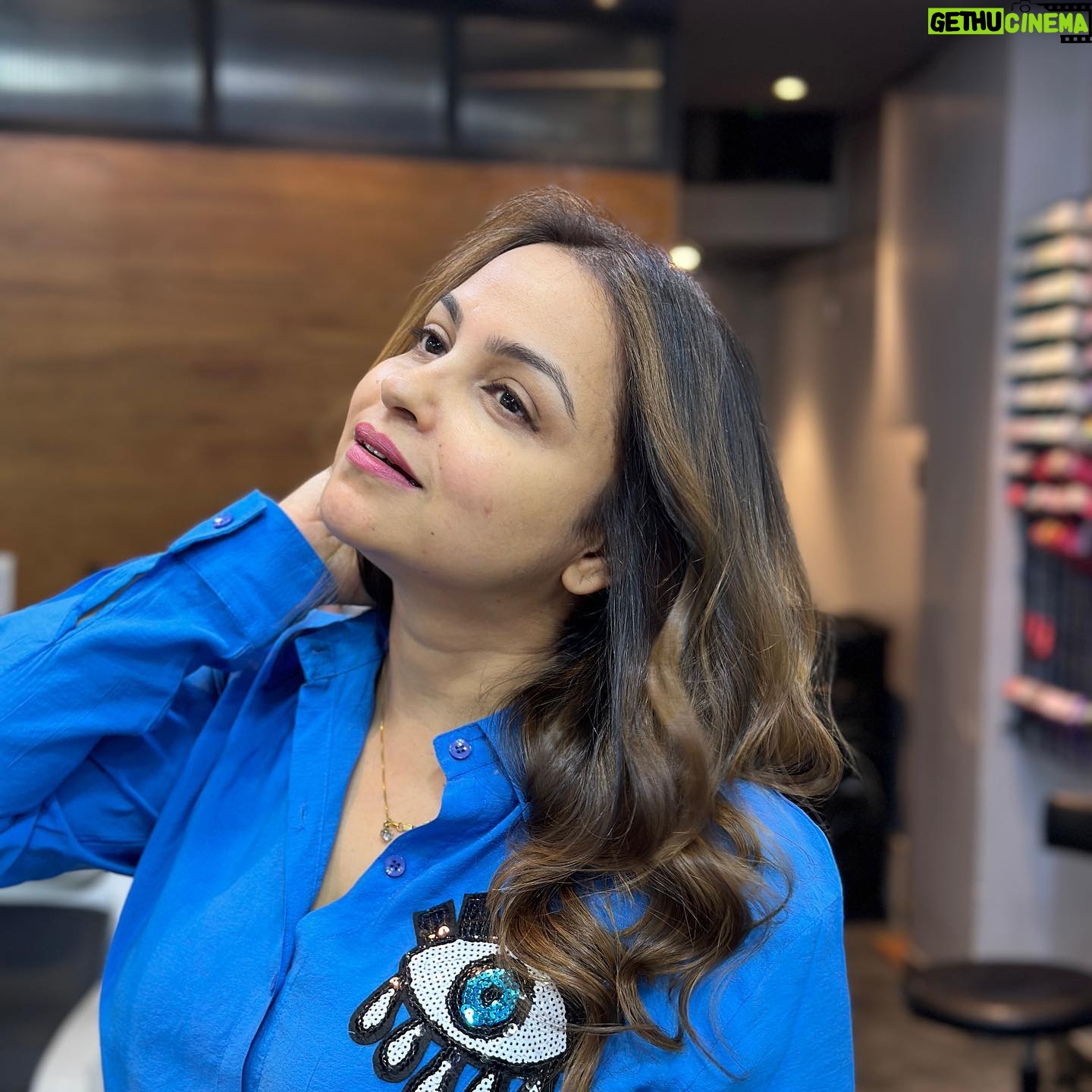 Gurdeep Kohli Instagram - Love laughter colours.... #birthdaymonth❤️ #newlook#hairtransformation❤️💁 #haircolourgoals #hairgoals #haircolourartist @sameersalmani