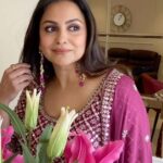 Gurdeep Kohli Instagram - Let’s hop on the Jhumka trend🌈🌈🪬🧿 #trendingreels #trendingsongs #instagramreels