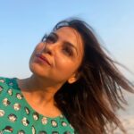 Gurdeep Kohli Instagram – Main your mera camera aksar yeh baatein karte hai🤭🤭🤣🌈❤️
#loveforcamera📷 #thailanddaires❤️ #selfies #onlyformyinstagramfollowers #huahintrip #shootingtime #bollywood❤️#magichour
