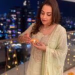 Gurdeep Kohli Instagram - Happy Dhanteras my Insta family 🤗🤗 Let the festivities begin….🥳🥳🎉🎉@pannasareesofficial #festivalseason #indianwear #indianactress #traditionalwear #festivevibes✨