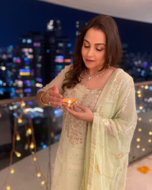 Gurdeep Kohli Instagram - Happy Dhanteras my Insta family 🤗🤗
Let the festivities begin….🥳🥳🎉🎉@pannasareesofficial
#festivalseason #indianwear #indianactress #traditionalwear #festivevibes✨