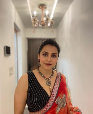 Gurdeep Kohli Instagram - Diwali still hanging around…
This Diwali was special we moved into our new home….
It’s so much fun settling in ,creating new spaces for some old some new pieces. Still lots to do… wanna give attention to every nook n corner… putting my best together.
Extremely grateful for our new beginnings.
Happy Diwali once again🪔🪔🪔🪔
Wish u all love light n lots of laughter🧿🧿