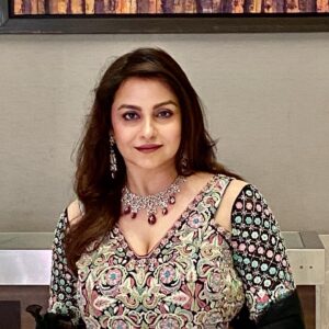 Gurdeep Kohli Instagram - See the lights… spot the red carpet
Ditch the gown wear the lehengaaaa.
#partyscences #myredcarpetmoment
#lovethemehengalehenga
 Wearing @sonaligarglabel 
Styled by @twishha_g